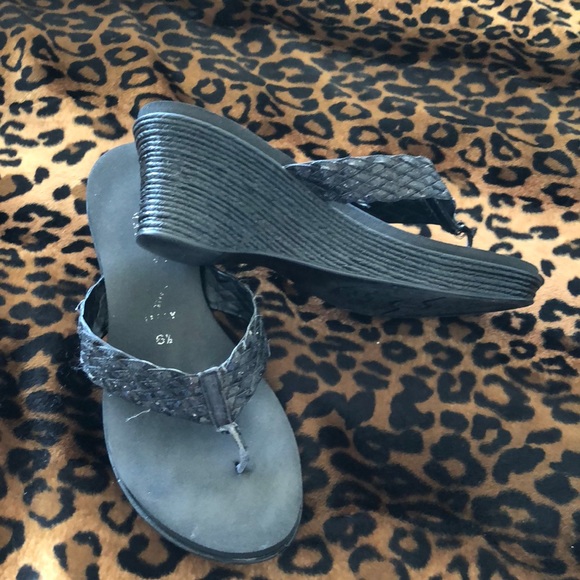 Shoes - BLACK MADE IN ITALY WEDGE THONG